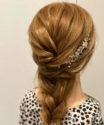 瀑布辮、拳擊辮、三股辮、半丸子頭：簡單又好看的編發(fā)發(fā)型推薦