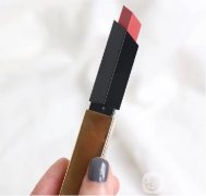 口紅的副作用與危害：了解并預防