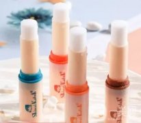 解密保濕唇膏與滋潤唇膏：功效與選擇的藝術(shù)