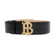 Burberry推出165年首本品牌書，探索英式風(fēng)格與品牌的持久魅力