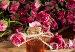 玫瑰精油使用方法：美容養(yǎng)顏的秘訣