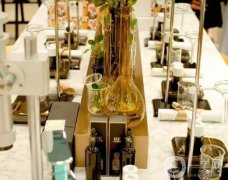 Prada推出全新Candy Kiss女性淡香精：展現(xiàn)女性獨(dú)立自信的時尚新風(fēng)貌