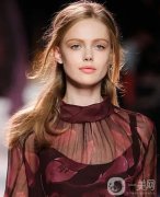 秋冬時(shí)尚發(fā)型搭配：展現(xiàn)你的魅力與個(gè)性