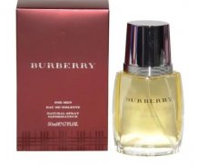 Burberry London：瑞秋懷茲的英倫魅力與花香之舞