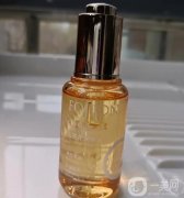 “以油養(yǎng)膚”揭秘：護膚油的秘密與使用指南