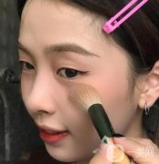 無眼影妝容：省時省力的新選擇，打造自然心機妝容