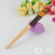 告別手指涂抹，這些化妝工具讓你的底妝更精致