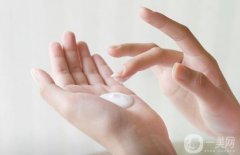 打造柔嫩平滑?。毫私馍眢w肌膚問題，掌握身體乳涂抹指南