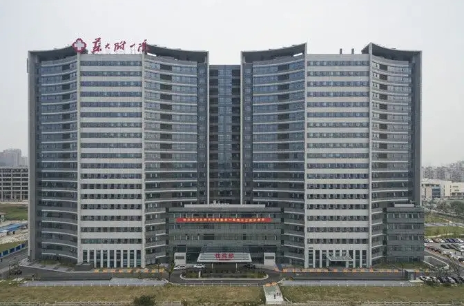 蘇州口腔科公立醫(yī)院排名：蘇大附屬醫(yī)院、市人民醫(yī)院等，這些醫(yī)院技術(shù)實(shí)力更